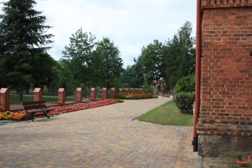 Chodniki wokół Kościoła w Godynicach Chodniki wokół Kościoła w Godynicach